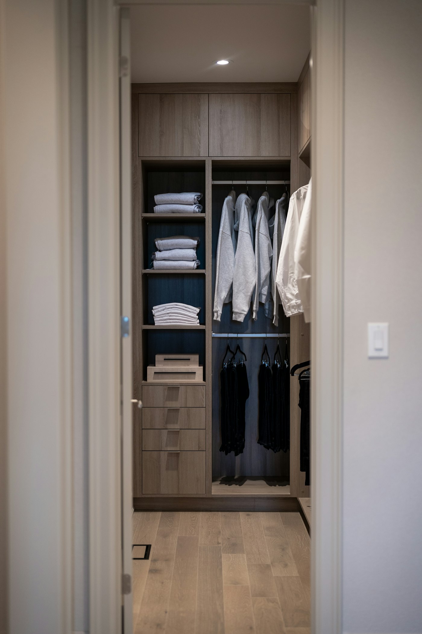 Walk-in closet system — Brandon